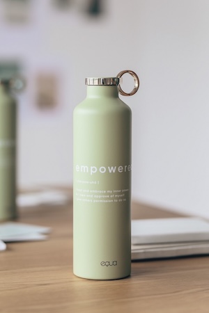 Egyedi logózott kulacs minta